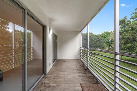 Copropriété à vendre à Coconut Creek, Floride: 2 chambres, 107.4 m2 № 1946700 - photo 16