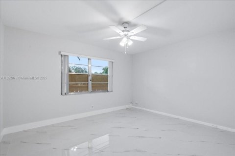 Copropriété à vendre à Coconut Creek, Floride: 2 chambres, 107.4 m2 № 1946700 - photo 8