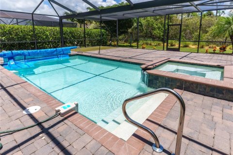 House in Naples, Florida 5 bedrooms, 300.45 sq.m. № 2258526 - photo 3