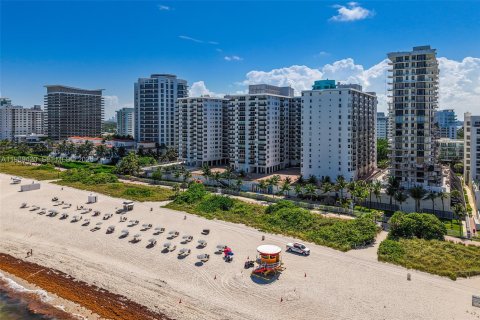 Купить кондоминиум в Майами-Бич, Флорида 1 спальня, 119.84м2, № 2057799 - фото 3