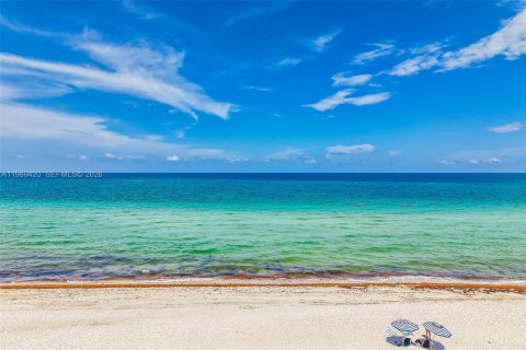 Купить кондоминиум в Майами-Бич, Флорида 1 спальня, 119.84м2, № 2057799 - фото 5