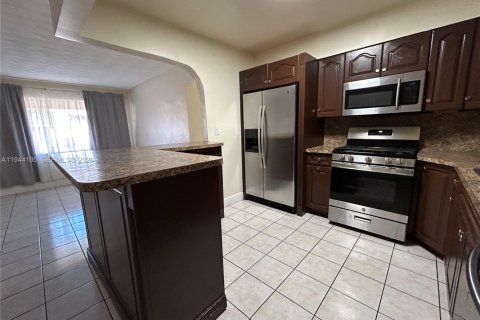 Casa en venta en Miramar, Florida, 4 dormitorios, 163.69 m2 № 2000679 - foto 4