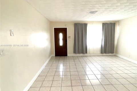 Casa en venta en Miramar, Florida, 4 dormitorios, 163.69 m2 № 2000679 - foto 2