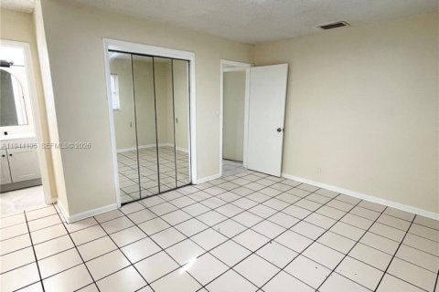 Casa en venta en Miramar, Florida, 4 dormitorios, 163.69 m2 № 2000679 - foto 11