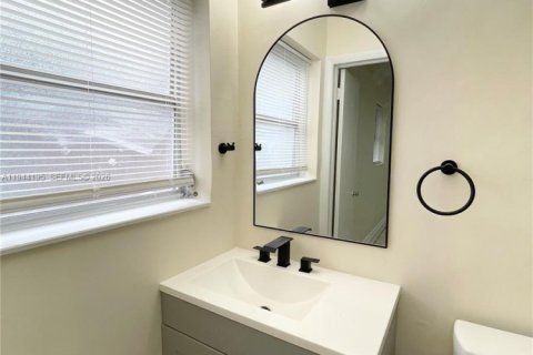 Casa en venta en Miramar, Florida, 4 dormitorios, 163.69 m2 № 2000679 - foto 12