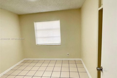 Casa en venta en Miramar, Florida, 4 dormitorios, 163.69 m2 № 2000679 - foto 5