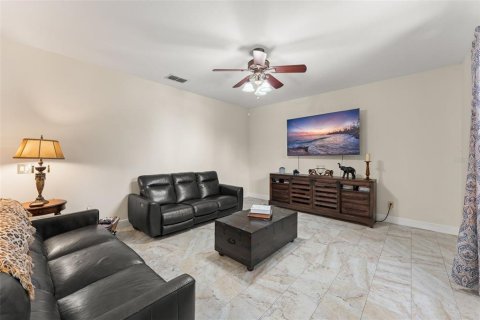 House in Minneola, Florida 5 bedrooms, 256.41 sq.m. № 2321226 - photo 29