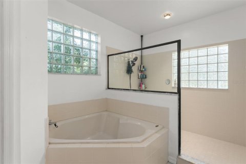 House in Minneola, Florida 5 bedrooms, 256.41 sq.m. № 2321226 - photo 20