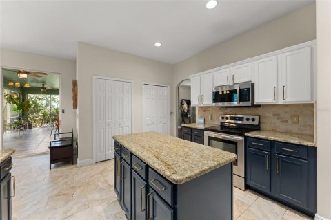 House in Minneola, Florida 5 bedrooms, 256.41 sq.m. № 2321226 - photo 26