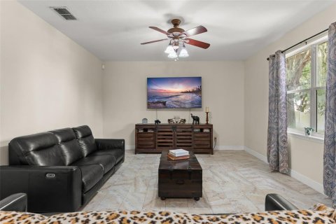 House in Minneola, Florida 5 bedrooms, 256.41 sq.m. № 2321226 - photo 28