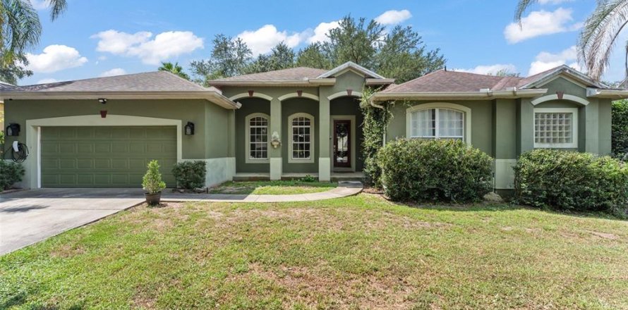 House in Minneola, Florida 5 bedrooms, 256.41 sq.m. № 2321226