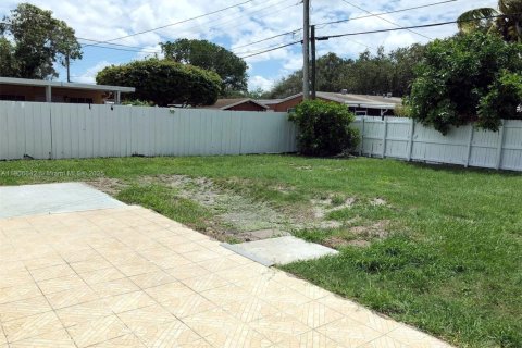 House in Hollywood, Florida 3 bedrooms, 85.47 sq.m. № 1963006 - photo 4