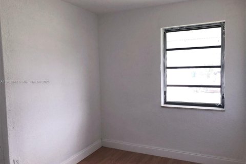 House in Hollywood, Florida 3 bedrooms, 85.47 sq.m. № 1963006 - photo 9