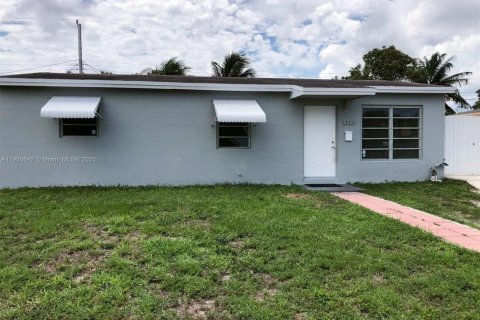 House in Hollywood, Florida 3 bedrooms, 85.47 sq.m. № 1963006 - photo 1