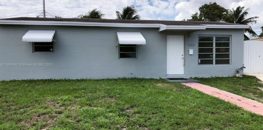 House in Hollywood, Florida 3 bedrooms, 85.47 sq.m. № 1963006
