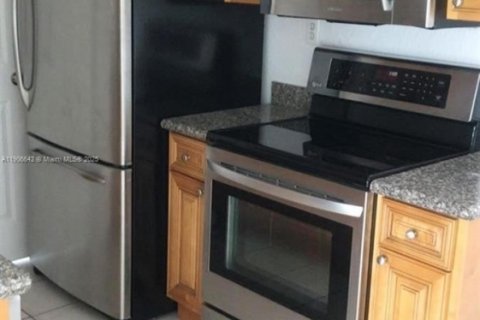 House in Hollywood, Florida 3 bedrooms, 85.47 sq.m. № 1963006 - photo 2