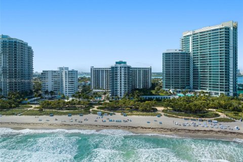 Condominio en Bal Harbour, Florida, 2 dormitorios  № 2015751