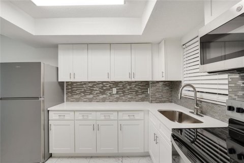 Condo in Bradenton, Florida, 1 bedroom № 2109709 - photo 13