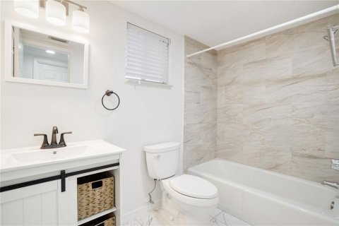 Condo in Bradenton, Florida, 1 bedroom № 2109709 - photo 17