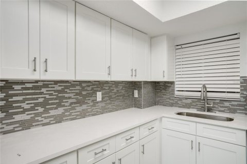 Condo in Bradenton, Florida, 1 bedroom № 2109709 - photo 9