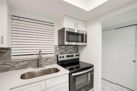 Condo in Bradenton, Florida, 1 bedroom № 2109709 - photo 12