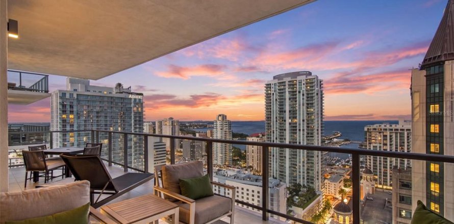 Condo à Saint Petersburg, Floride, 2 chambres № 2400142