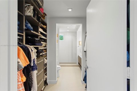 Condominio en venta en Miami, Florida, 3 dormitorios, 207.73 m2 № 1748247 - foto 18