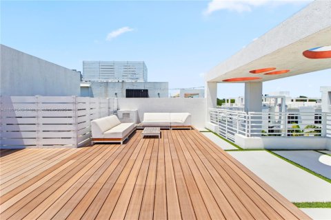 Condominio en venta en Miami, Florida, 3 dormitorios, 207.73 m2 № 1748247 - foto 25