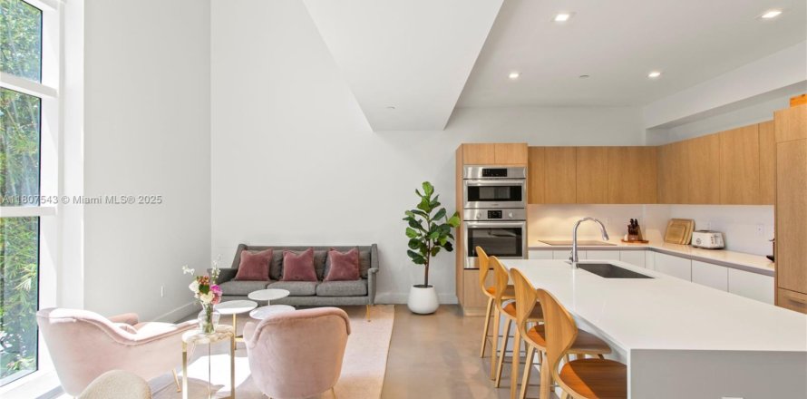 Condominio en Miami, Florida, 3 dormitorios № 1748247