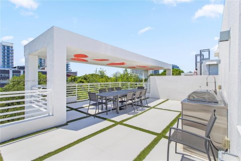 Condominio en venta en Miami, Florida, 3 dormitorios, 207.73 m2 № 1748247 - foto 24