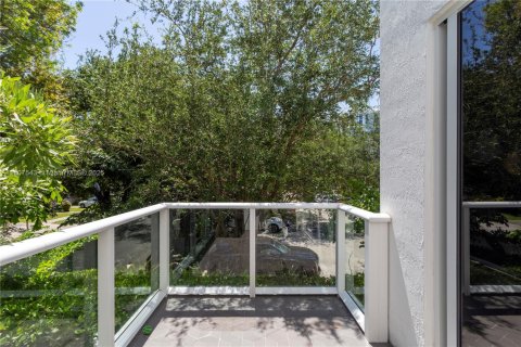 Condominio en venta en Miami, Florida, 3 dormitorios, 207.73 m2 № 1748247 - foto 9