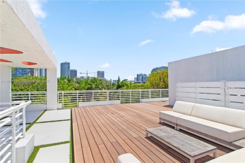 Condominio en venta en Miami, Florida, 3 dormitorios, 207.73 m2 № 1748247 - foto 27