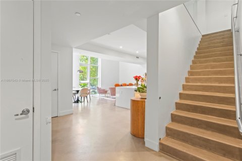 Condominio en venta en Miami, Florida, 3 dormitorios, 207.73 m2 № 1748247 - foto 11