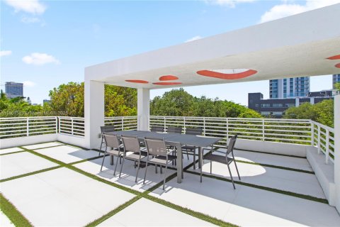 Condominio en venta en Miami, Florida, 3 dormitorios, 207.73 m2 № 1748247 - foto 22