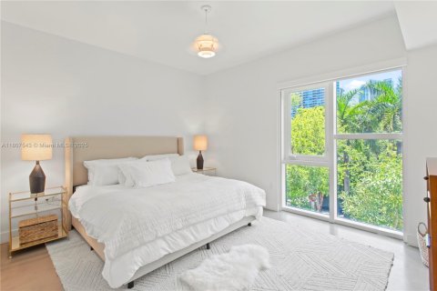 Condominio en venta en Miami, Florida, 3 dormitorios, 207.73 m2 № 1748247 - foto 16