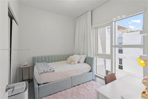 Condominio en venta en Miami, Florida, 3 dormitorios, 207.73 m2 № 1748247 - foto 21