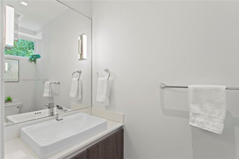 Condominio en venta en Miami, Florida, 3 dormitorios, 207.73 m2 № 1748247 - foto 10