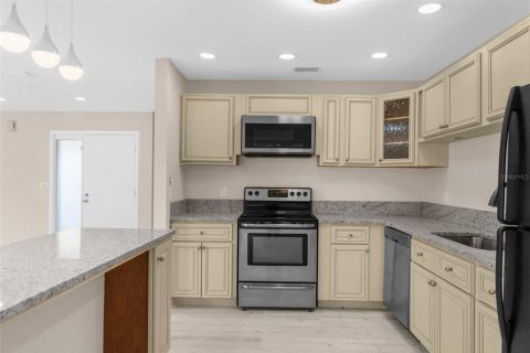 House in Spring Hill, Florida 3 bedrooms, 156.54 sq.m. № 1654555 - photo 25