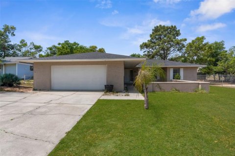 House in Spring Hill, Florida 3 bedrooms, 156.54 sq.m. № 1654555 - photo 1