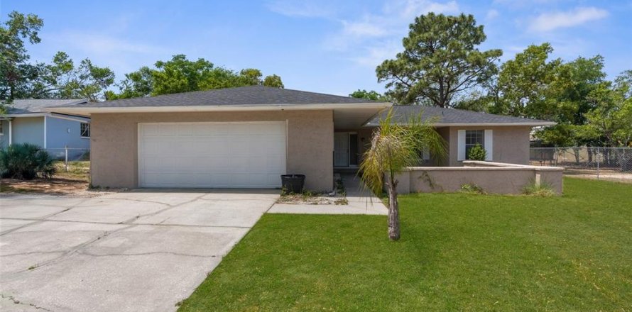 House in Spring Hill, Florida 3 bedrooms, 156.54 sq.m. № 1654555