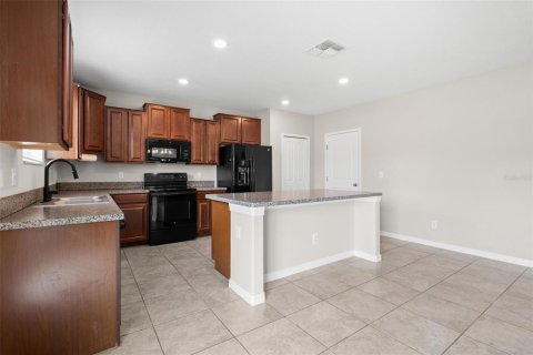 Villa ou maison à vendre à Zephyrhills, Floride: 4 chambres, 238.76 m2 № 2211527 - photo 6