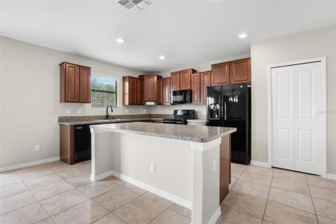 Villa ou maison à vendre à Zephyrhills, Floride: 4 chambres, 238.76 m2 № 2211527 - photo 2