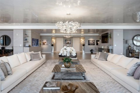 Condo in Miami Beach, Florida, 7 bedrooms  № 1799661 - photo 7