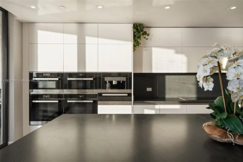 Condo in Miami Beach, Florida, 7 bedrooms  № 1799661 - photo 12