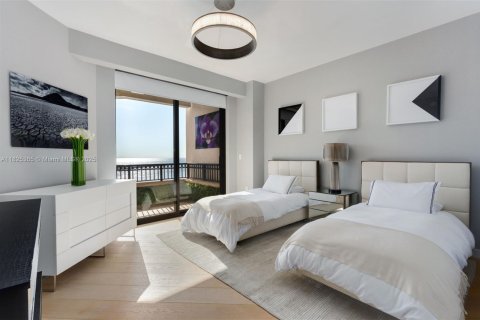 Condo in Miami Beach, Florida, 7 bedrooms  № 1799661 - photo 25
