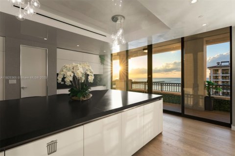 Condo in Miami Beach, Florida, 7 bedrooms  № 1799661 - photo 13
