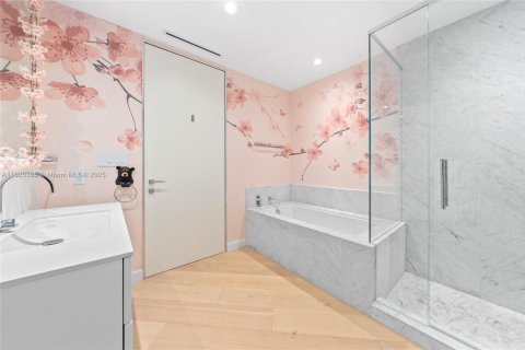 Condo in Miami Beach, Florida, 7 bedrooms  № 1799661 - photo 29