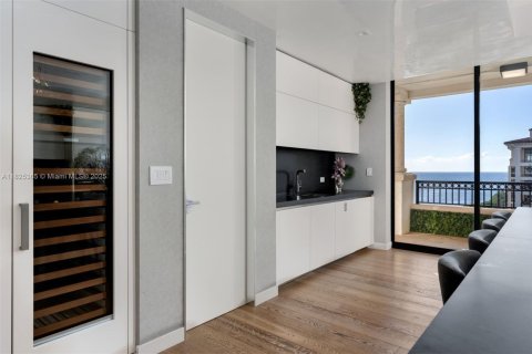 Condo in Miami Beach, Florida, 7 bedrooms  № 1799661 - photo 14