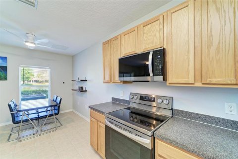 Touwnhouse à vendre à Lakewood Ranch, Floride: 2 chambres, 107.77 m2 № 2120322 - photo 17