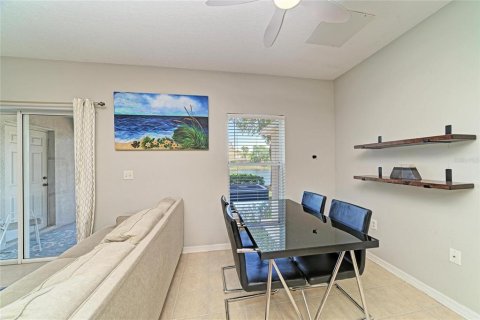 Touwnhouse à vendre à Lakewood Ranch, Floride: 2 chambres, 107.77 m2 № 2120322 - photo 11
